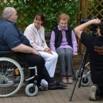 Hinter den Kulissen: Film über Altenpflegezentrum (Insights)